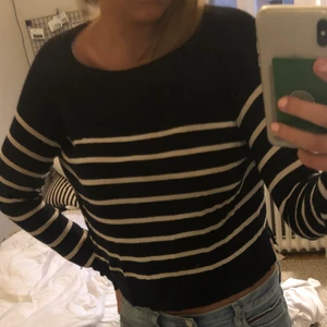 Randig tröja - Fin tunn randig tröja från zara, väldigt bra skick 💓