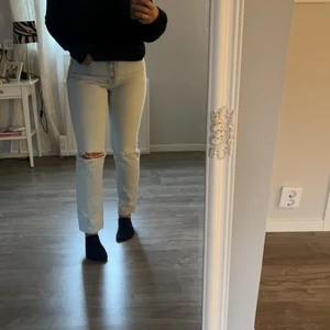 Jeans - Jeans från H&M endast använda 1 gång, säljer då dem inte kommer till användning✨ frakt tillkommer