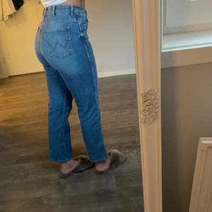 Jeans från wrangler, nästan aldrig använda✨ frakt tillkommer