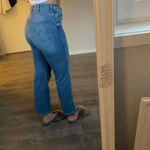 Jeans - Jeans från wrangler, nästan aldrig använda✨ frakt tillkommer
