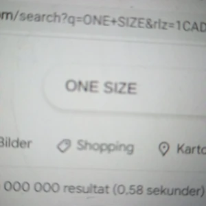 Öronpuffar - Ljusrosa gosiga öronpuffar andvända 1 gång i storleken ONE SIZE väldigt sköna och det är fake päls. Köparen står för frakt och priser kan diskuteras.