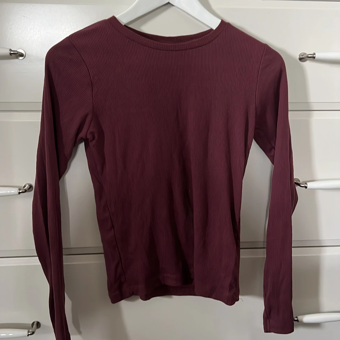 Vinröd tröja strl 38