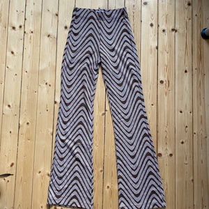 Brown swirl stretchy flare pants. Size:xs - Super soft stretchy brown pants, never worn