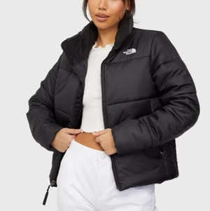 North face jacka  - Säljer pga att den ej kommer till användning , köpt för cirka 2700 och storlek s. Knappast använd 