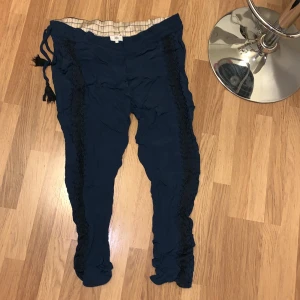 NOA NOA BYXOR 44  - Fint skick Fina detaljer 