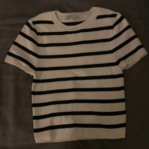 Stickad tröja  - En tröja som inte har kommit till användning 