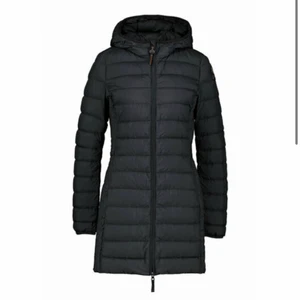Parajumper down jackets  - Säljer min parajumper down jacket. bra skick. Vid intresse skickar jag gärna mer bilder på jackan 😊