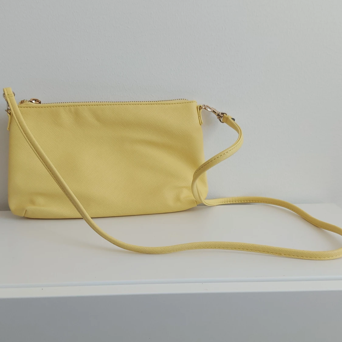 Gul väska