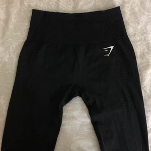 Gymshark tights - Seamless 2.0 träningstights från gymshark i nyskick! Färg black marl🖤 Storlek XS, nypris 550kr TRYCK INTE PÅ KÖP NU!