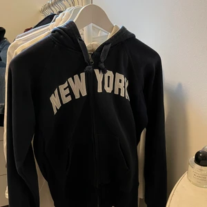 kofta - new york kofta med dragkedja, fint skick!