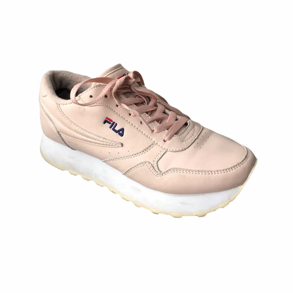 Sneakers från Fila i rosa skinn. Storlek 39. Skor.