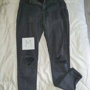Byxor m - Båda för 100 kr