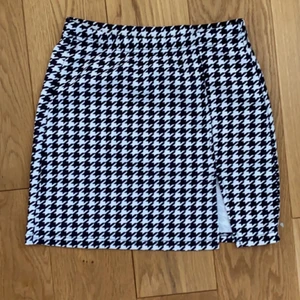 Höst kjol - Perfekt höst kjol, snygga mönster, bra kvalite. Storlek S