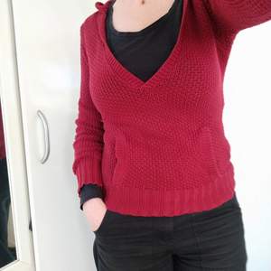 Very nice and comfortable sweater that alas is a size too small for me. Still in very good condition. Nice knotwork and Love the deep red color. From the Mango casual sportswear section.