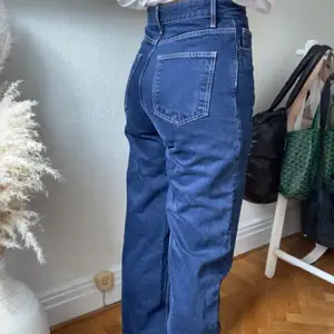 Baggy Jeans från Zara. Använda 2ggr, mörk tvätt