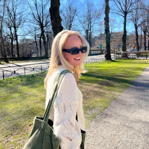 Tote bag Unitote - Supersnygga tote bags från Unitote UF. Kommer i en ljusare grön färg (Grönska) och i svart (Noir). Beställ via instagram DM (@unitote.uf) eller via hemsidan som finns länkad i instagram bion. Utförsäljning - nu endast 199kr. Utförsäljningen pågår så länge lagret räcker eller tom 25 april 🤎