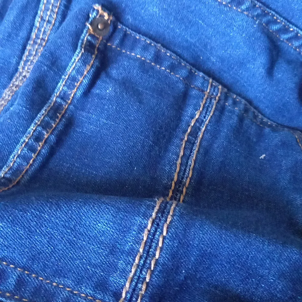 Blåa låg midjade jins . Jeans & Byxor.