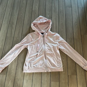 Hoodie  - Ljusrosa hoodie från Gina tricot.