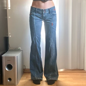 Diesel jeans - ❗️SÅLD❗️Säljer då dom tyvärr blivit för små på mig😔 Min kompis är 170+ och har S-Xs. De står st 27. Dom har röda ditaljer ❤️ innerben.. 83 & mid 40x2. Kolla gärna in min profil!!!
