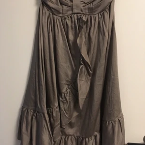 Klänning från Sisters stl 38 - Klänning stl 38  köpt på Sisters  100% bomull  har lapparna kvar