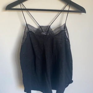 Mango Linne, strl S - Linne med spets från Mango. Storlek S. Använd ca. 2 ggr.