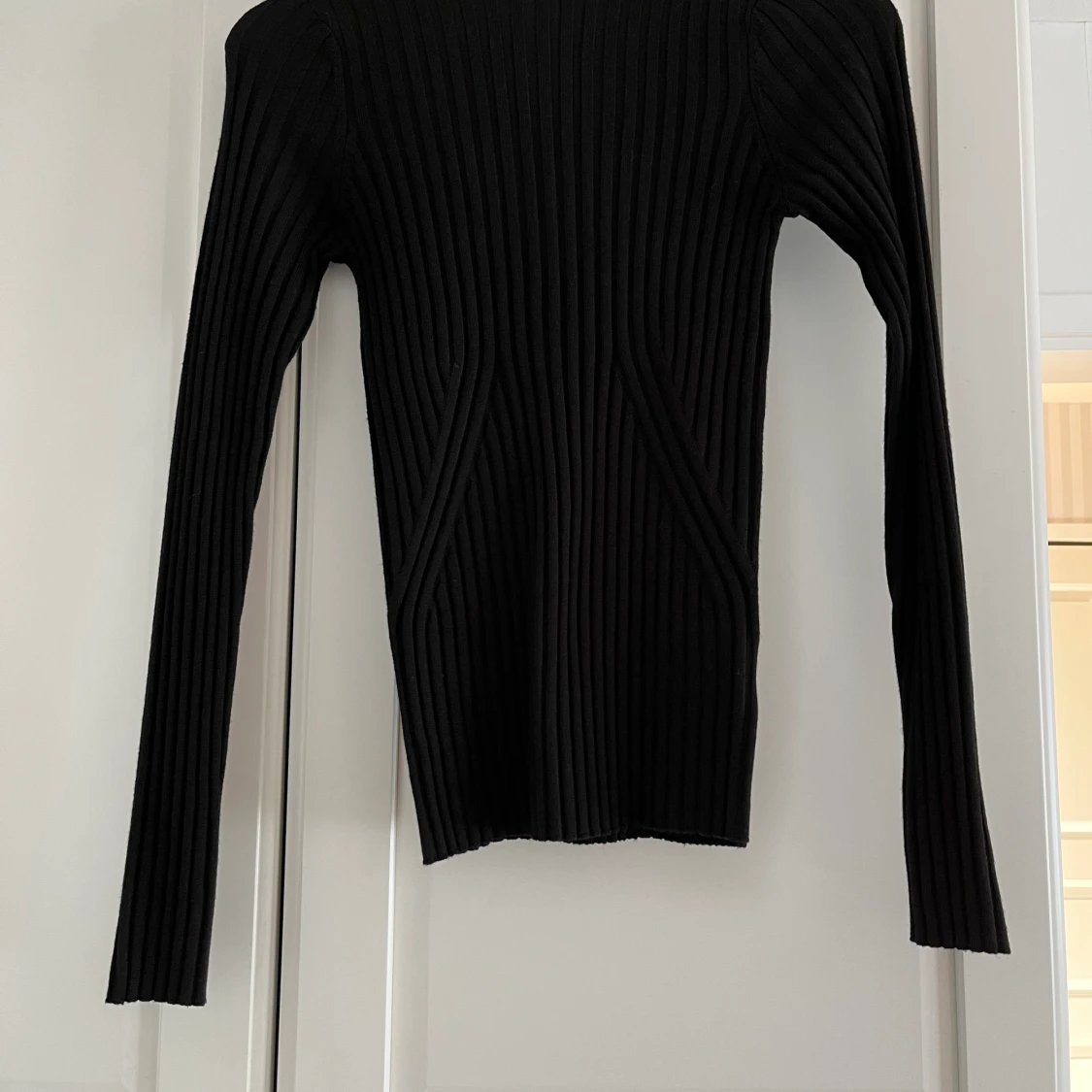 Ribbstickad polotröja