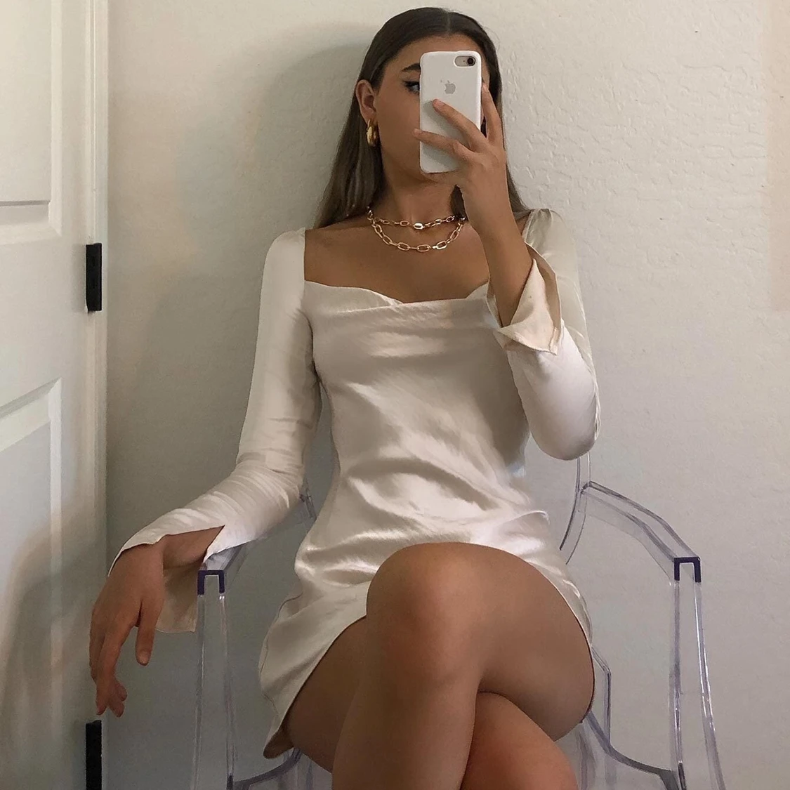 miniklänning i satinlikt material