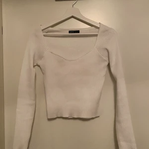 Tröjor! - Vit tröja 80kr storlek S, sommar tröja 40kr storlek S, svart tröja 100kr storlek S