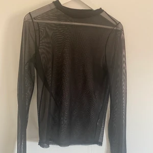 Mesh tröja - Svart långärmad mesh top från nelly. Bra skick!