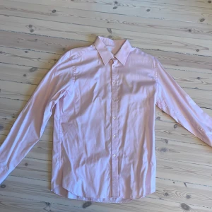Skjorta Bläck - Rosa skjorta från Bläck i bra skick