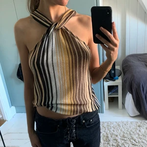 Halterneck topp Zara - Säljer den här populära festtoppen från zara då den inte kommer till användning längre. Kan mötas eller så tillkommer frakt.