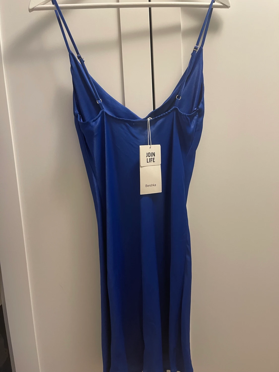 Blå satin klänning  - 90