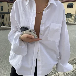 Djerf Avenue skjorta  - Den skit snygga djerf Avenue skjortan i storlek s