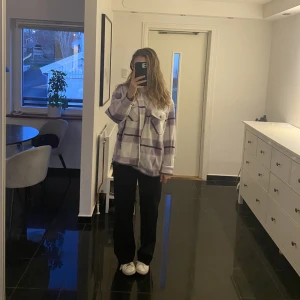 Kofta  - Rutig tunn kofta/kappa, aldrig använd 