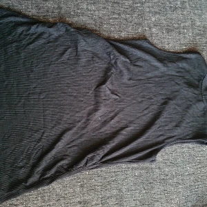 Klänning - Ribbat kort linne klänning/tunika Med hög hals. Storlek 44/46 men mer som en 38/40