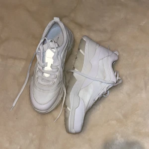 Skor  - Nyskick, aldrig använda 