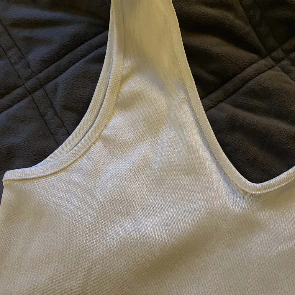 V-format linne ifrån bakbok i storlek M. Aldrig använt 💜. Toppar.