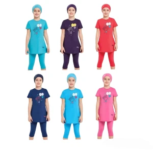 Badkläder för flickor - NYA Badkläder Antal Plagg: 3 delat Set Bikinitoppar Material: 82% Polyester, 18% Elastan Skötselråd: Maskintvätt, ingen kemtvätt STORLEK 116 PASSAR FÖR VIKT 15 TILL 20 KG STORLEK 128 PASSAR FÖR VIKT 20 TILL 25 KG