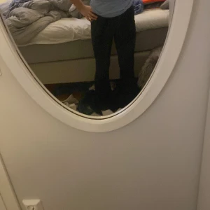 Yoga byxor  - Ett par svarta yoga byxor