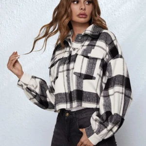 Jacka - Tunn cropped vår jacka. Storlek M. 