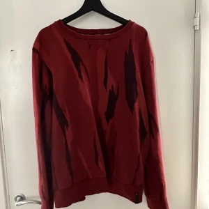 Calvin Klein crewneck - Riktigt fet imo men tyvärr lite liten.  Skriv privat vid frågor 