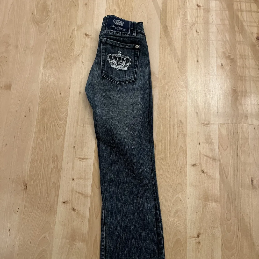 Jeans från Victoria Beckham, storlek 26. 💗. Jeans & Byxor.