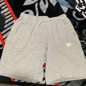 Nike shorts  - Bra kvalite, inte använda så mycket. 