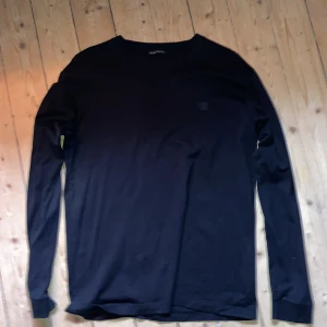 Acne studios tröja - Fet acne tröja i riktigt skönt å fint material, storlek L knappt använd