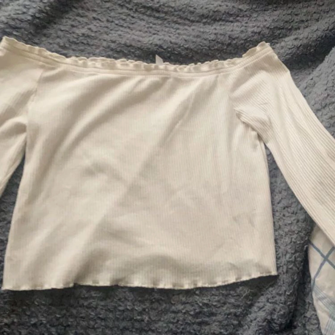 Vit offshoulder tröja