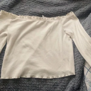 Vit offshoulder tröja  - Offshoulder använd 2 gånger 