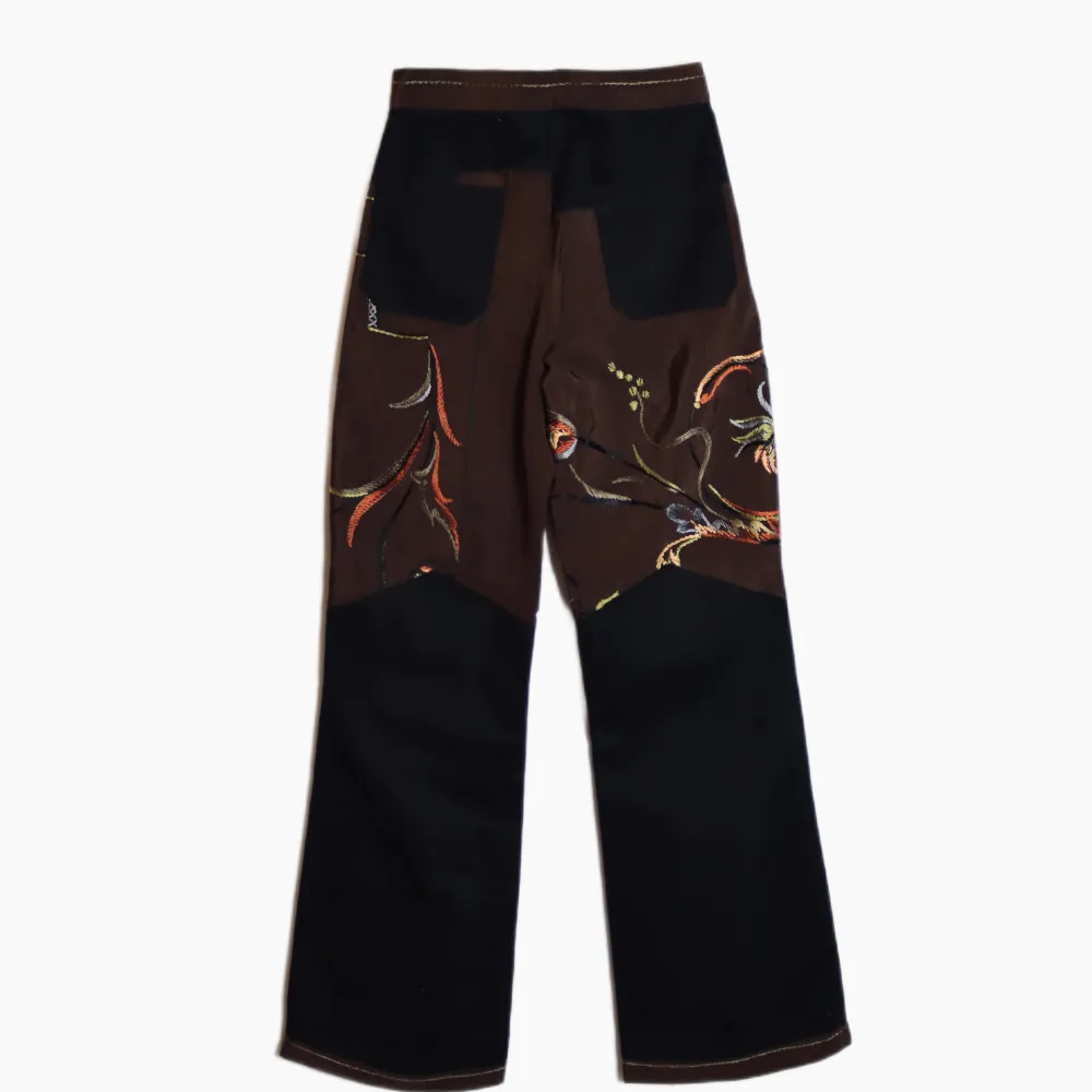 Embroidered Curtain high waist bootcut pants. Embroidered all over High waist. Inspired by 70s pants Tight fit at the top, 29 waist, 32 length. Jeans & Byxor.