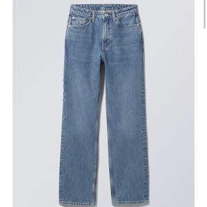 Weekday jeans i modellen Voyage i storlek 27/32. Säljs på grund av för små för mig. inköpspris 500kr. Använda sparsamt därav i bra skick. 