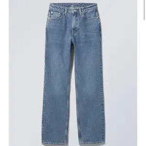 Weekday jeans i modellen Voyage i storlek 27/32. Säljs på grund av för små för mig. inköpspris 500kr. Använda sparsamt därav i bra skick. 