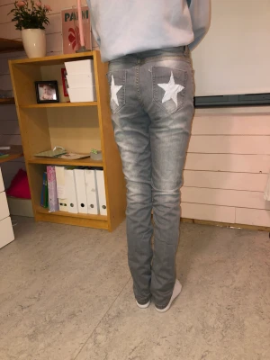 jeans - säljer nu mina gamla favoritjeans pg av att de är för korta för min smak (är 165)❤️